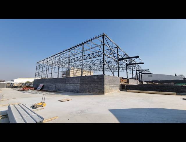 2,406M² WAREHOUSE TO LET IN POMONA
